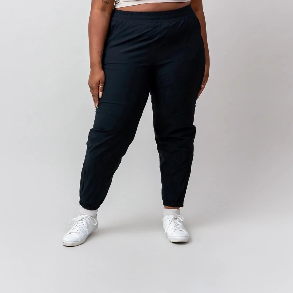 alder Women's Black Open Air Pants - Picture 6 of 6